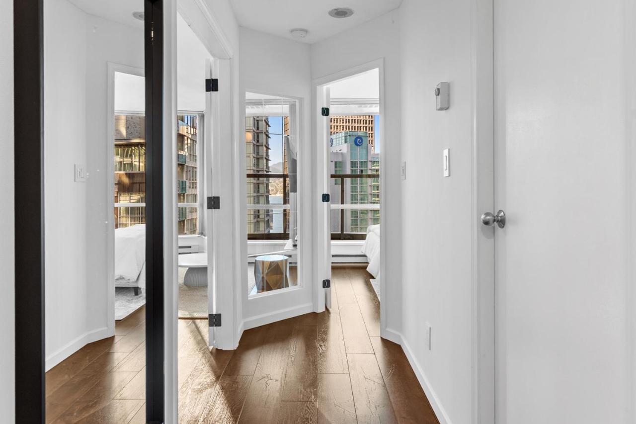 Downtown Luxury 1Br Coal Harbour Apartment Ванкувър Екстериор снимка